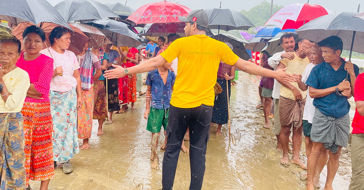 Volunteers Aid Flood Victims