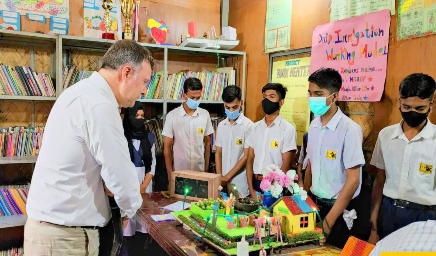 British High Commissioner Visits JAAGO school