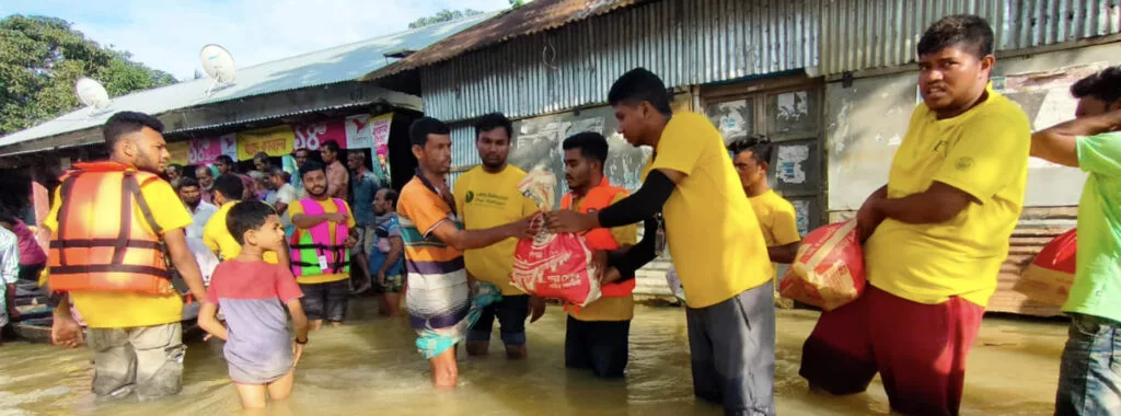 Volunteers-Bring-Help-To-Flood-Victims-Of-Bangladesh-2.webp